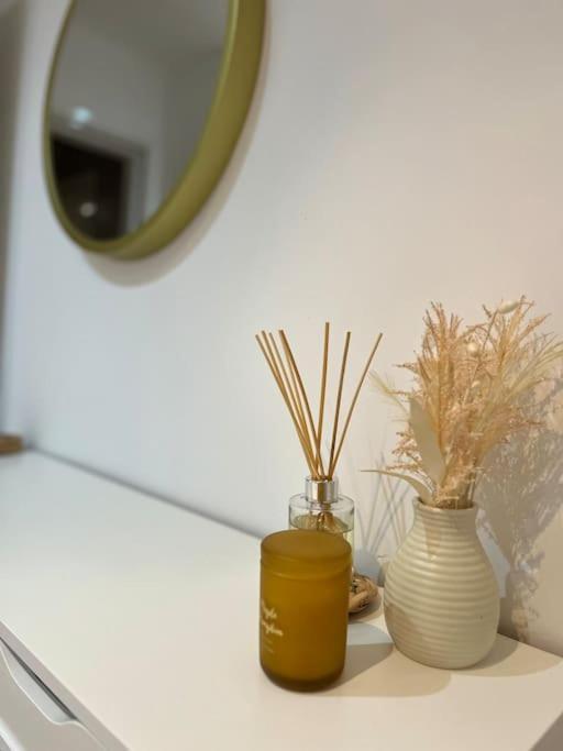Modern 2 Bed Apartment With Free Parking And Netflix Dawley المظهر الخارجي الصورة
